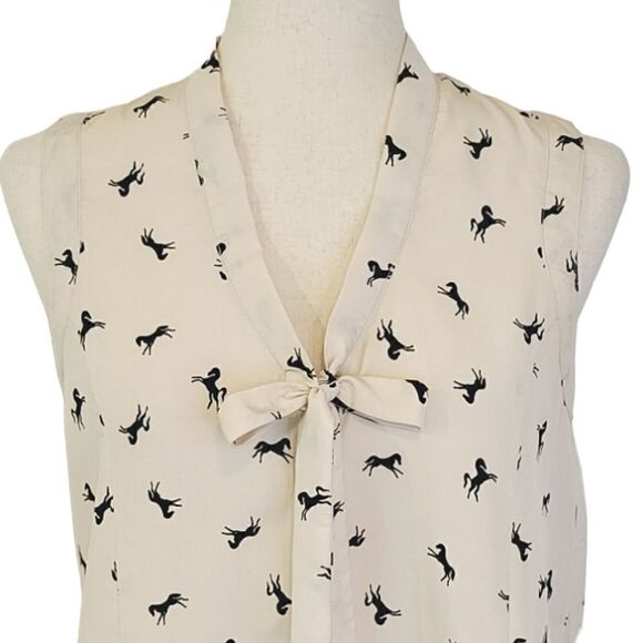 Chloe K Cream Horse Patterned V-neck With Tie Sleeveless Blouse Size S - Picture 4 of 8